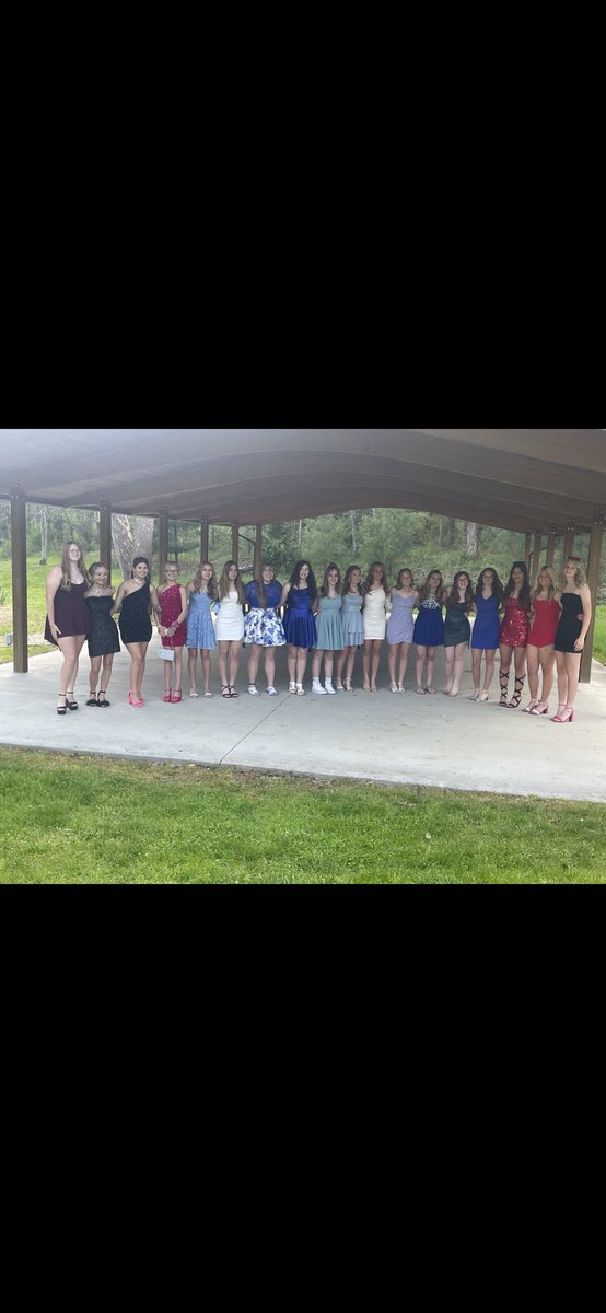 Last semi formal with these pretty ladies💗💗