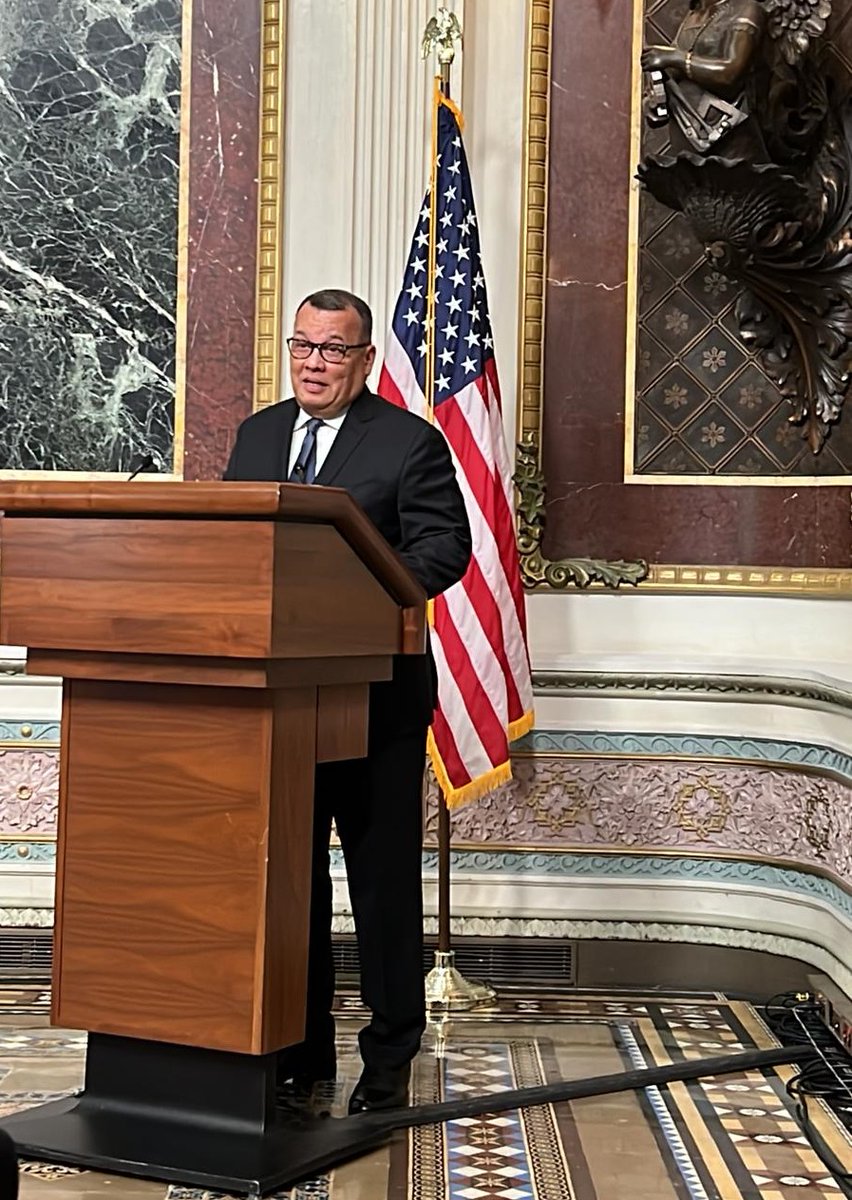 EmbassyofSL's tweet photo. Sri Lanka was happy to participate at the Vesak celebration at the White House today, 5th of May 2023. https://t.co/SrfB7lAEVU