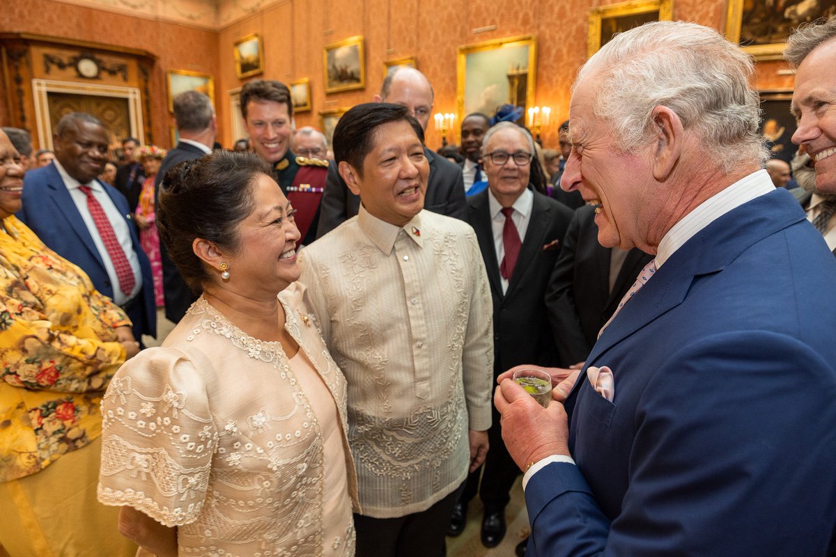 ukinphilippines's tweet photo. 🇬🇧🤝🇵🇭 President Ferdinand “Bongbong” Marcos, Jr. and First Lady Liza Araneta Marcos met with King Charles III at the Buckingham Palace Reception for Heads of State and other visiting dignitaries ahead of the #Coronation 

@bongbongmarcos https://t.co/QkENk1ZmwB