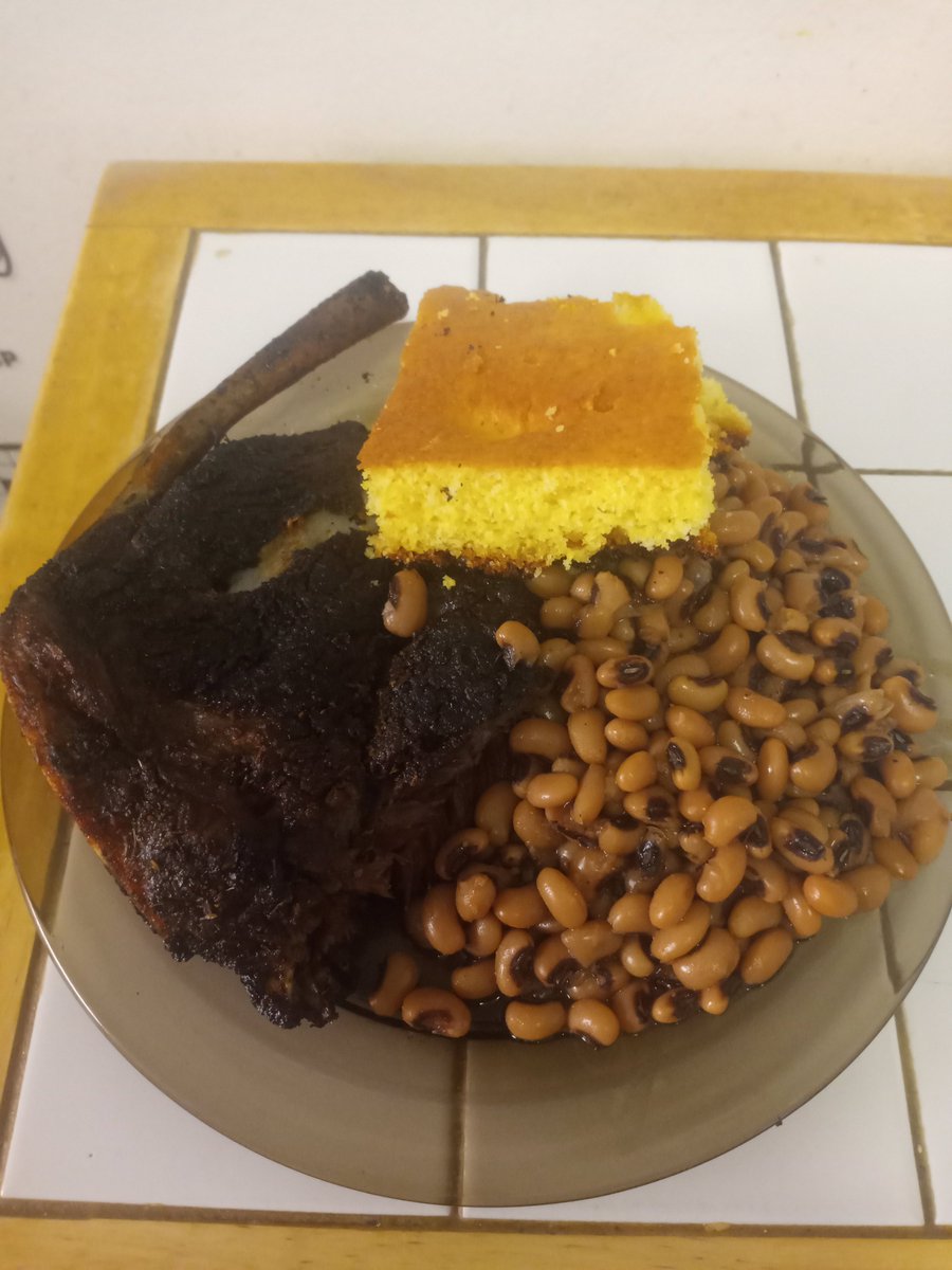 Cooking_vanessa's tweet photo. Fried chicken, jerk ribs, black eye peas,  cornbread #FoodieBeauty #Food #food https://t.co/b2uU2K4PkJ