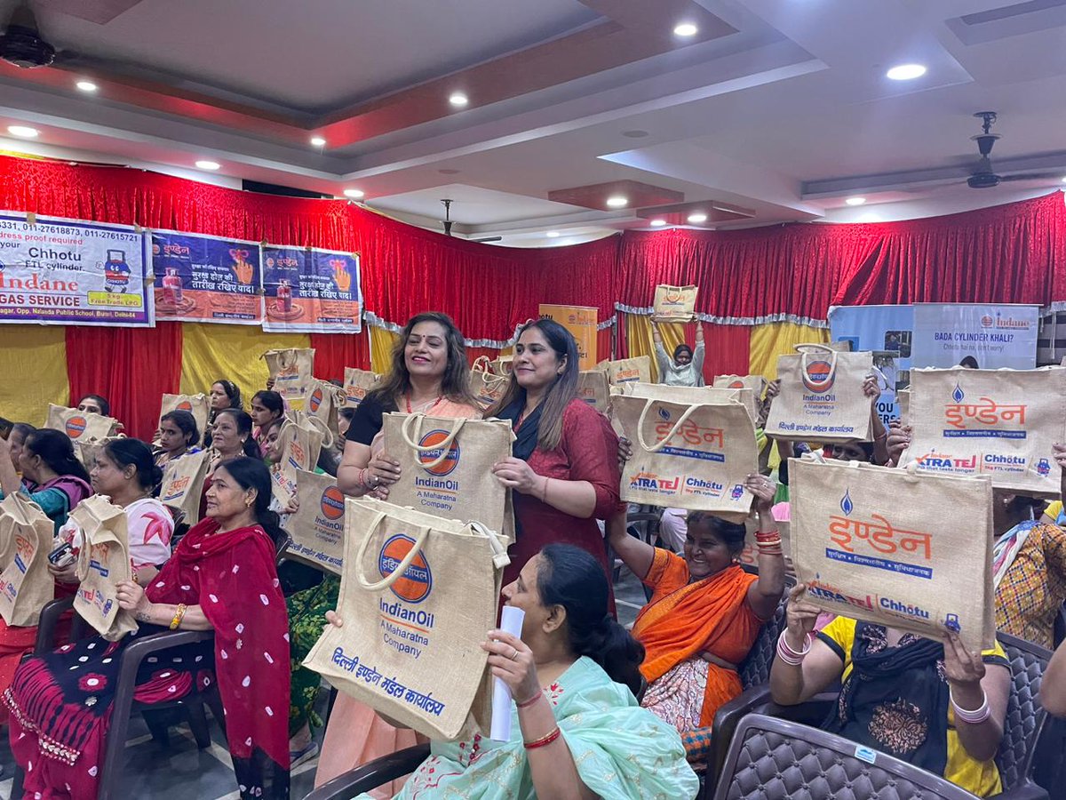 IOCDelhiIDO's tweet photo. Saksham LPG Panchayat conducted in Burari area in Delhi. Around 100 PMUY and other LPG beneficiaries participated in the Panchayat where LPG conservation and safety tips were shared. https://t.co/zJqqovnukL