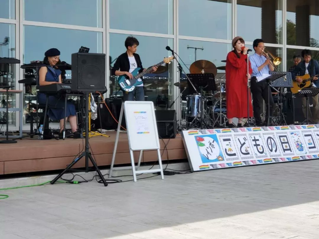 gypsy_wind_BASS's tweet photo. 大熊町で開催された「こどもの日コンサート」
今回��ジプシーは参加しませんでしたが、FRUITSメンバーとして参加しました。
全部で10組も出演してもらえ、みんなで楽しく演奏するという、理想のイベントが出来ました。
今回出れなかった仲間もいるので、次のコンサートが楽しみです。 https://t.co/x7Mh1jgt3A