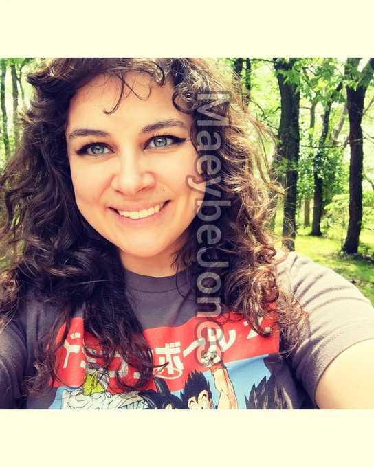 Do you smile for photos? I always feel so awkward when I do... but idk what else to do lol 😆 https://t