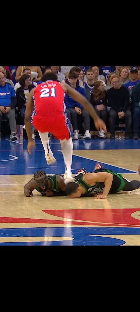 Rustym15's tweet image. Grant got his facial features stomped out looking like slenderman #CelticsSixers #NBAPlayoffs