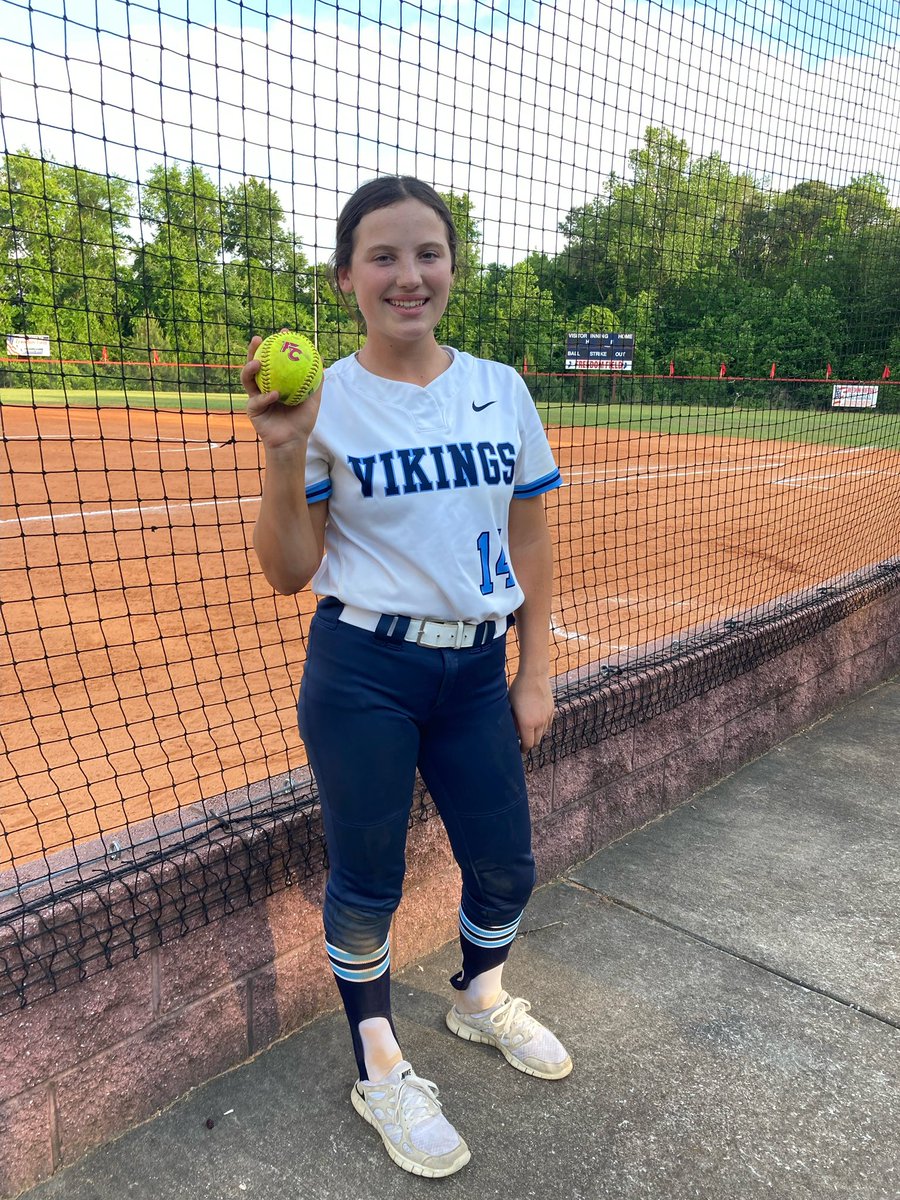 S. Ciamillo got her another 💣 tonight. Martin, Roberts, M. Ciamillo and Norris also collected multiple hits for the 11-0 win on the road. #HitsRunsScores
