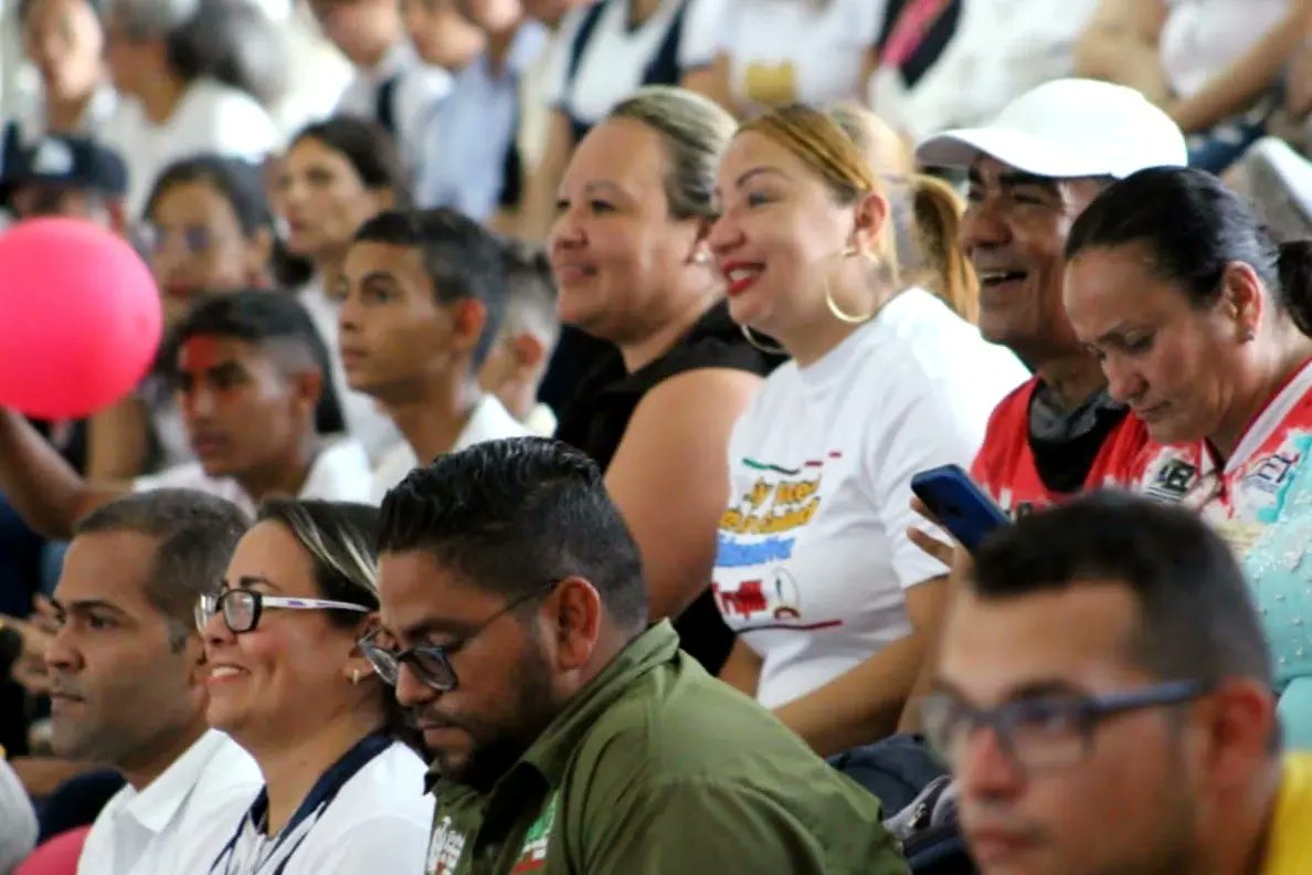 2/3 Debatimos sobre la transformación educativa en el estado Trujillo. Nuestros docentes intercambian conocimientos y experiencias que nos preparan para los desafíos de la Nueva Época.

<a href="/NicolasMaduro/">Nicolás Maduro</a>
<a href="/Gerardo4fPsuv/">Gerardo Márquez</a>
@MPPEDUCACION