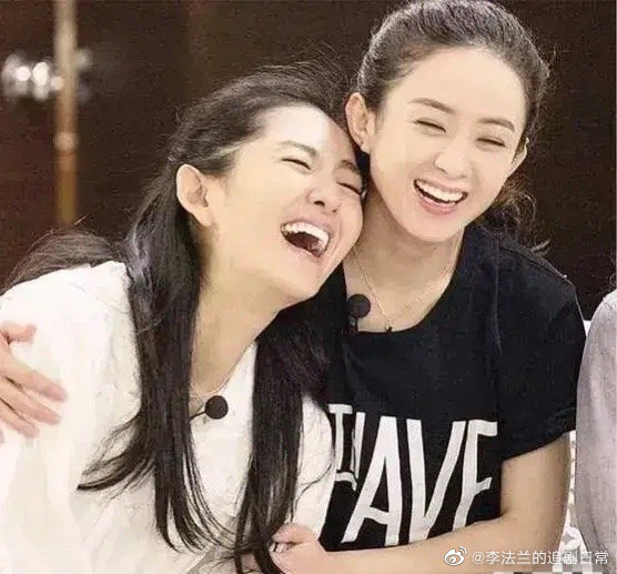 ningjureerat's tweet photo. #XieNa has many good friends in the entertainment industry. Besides the happy family there were #HuangLei, #ZhaoLiying, #QinLan #YangDi #PuShu etc.This was enough. To prove that she is a worthy friend,no one is perfect.
#จ้าวลี่อิง #赵丽颖 #17thanniversaryofdebut #Zhaoliying https://t.co/Nb1vYJnWGF