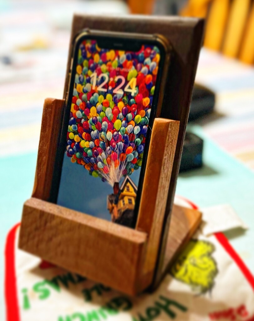 BlackHutDesign's tweet photo. Smartphone holder made of solid Maple, Walnut, or Cherry. Stands can be customized to size or even with a logo. Contact us for more information and more options. Visit https://t.co/2S5oRNM9LB for more information. #smartphone #iphoneholder #woodworking … https://t.co/kZJpHDgbDy https://t.co/vnfDJfPxh5