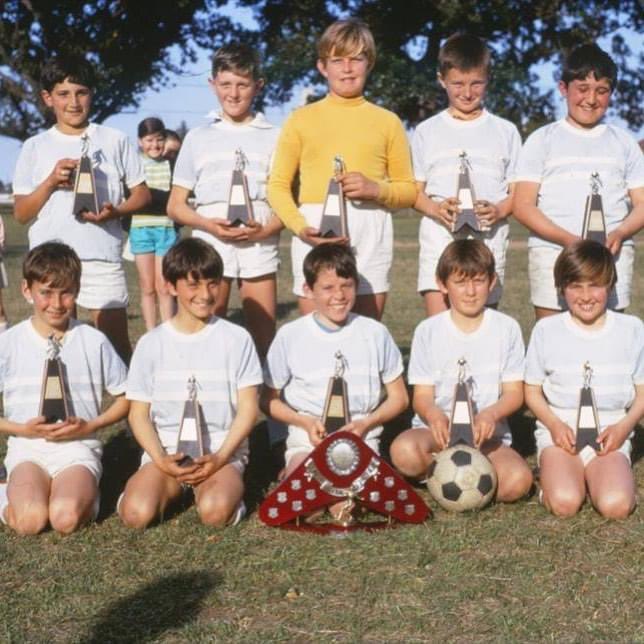 Graham“Flash”Jennings, bottom row front & centre with his first club,Hamilton Azzurri(Newcastle).The proud club is celebrating 60 years this season.Flash went on to be a Socceroo & stints with @SydneyOlympicFC @SydUtd58FC @apialeichhardt . @Gatty54 @MicallefPhilip @TheRealBozza