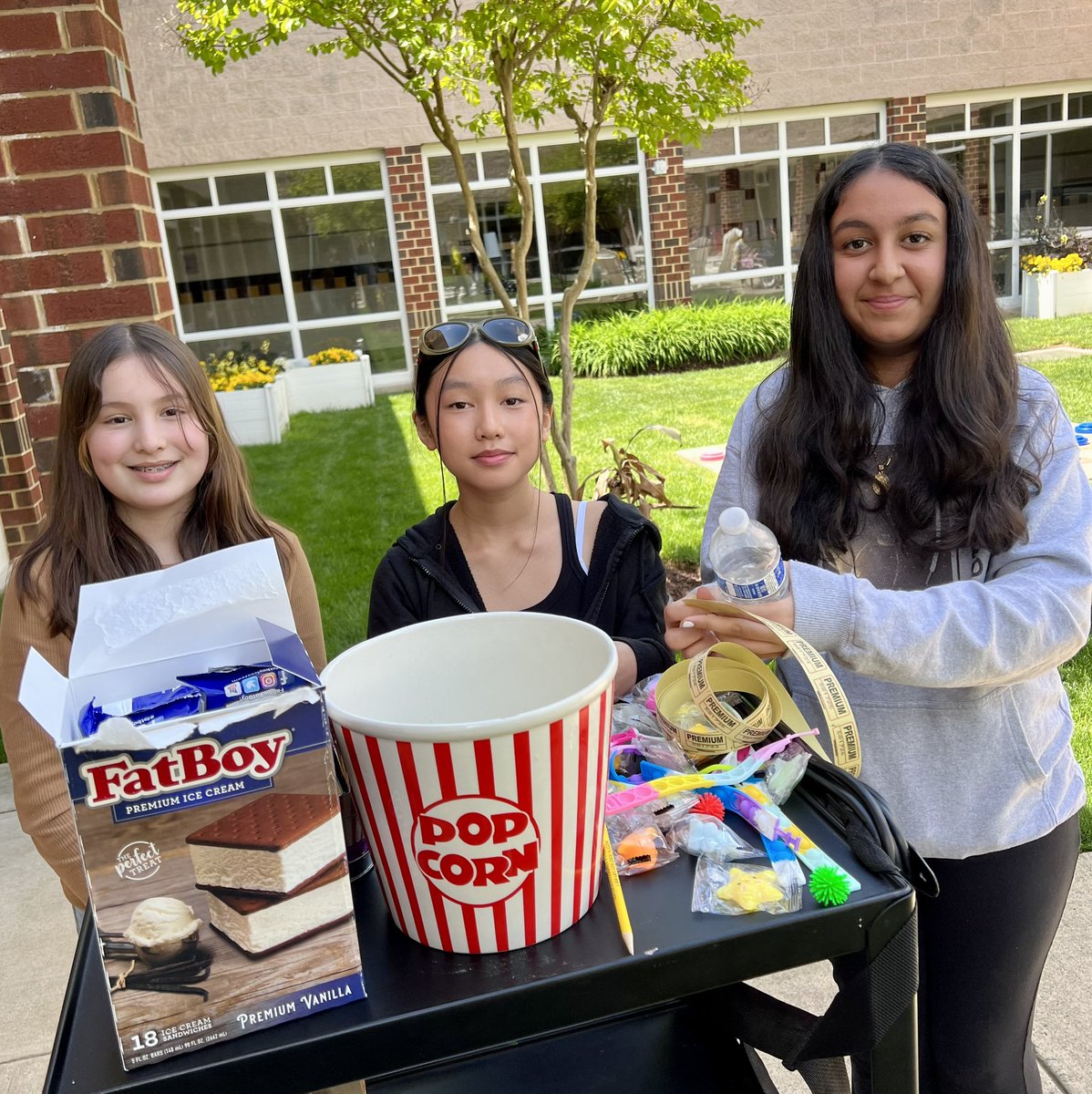 RBMSLibrary's tweet photo. A fun ice cream social at @RBMS_Official to celebrate the members of the Project LIT(erary) Lunchtime Book Club https://t.co/0xrNwZStbI