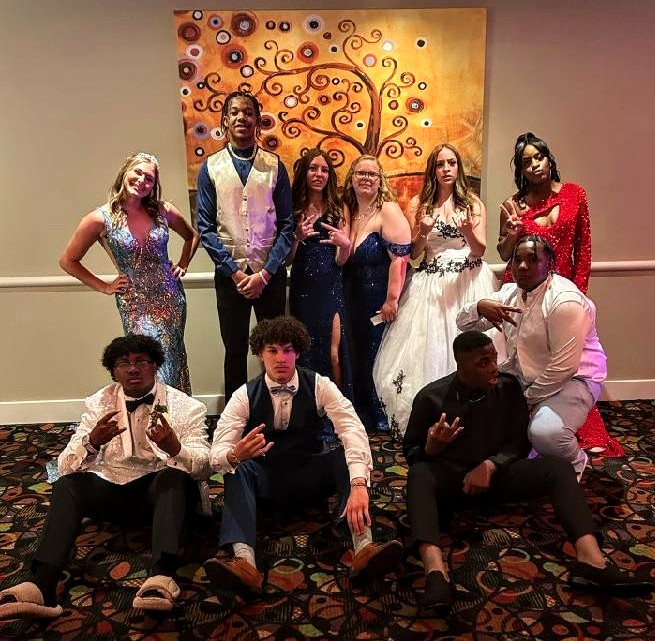 RochyTrack's tweet photo. Rochy Trackletes dressing up, stepping out and looking good at prom! Congratulations Princess Bella!!! Have fun everyone, be safe and don't be stupid tonight!!! #RochyPride #BlueWhite #TeackandField https://t.co/JyzP3eIVJK