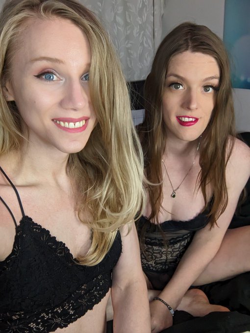 We're on cam!
Stretching my ass for science, probably.
https://t.co/cYlp7O0hBL https://t.co/esRg70E0