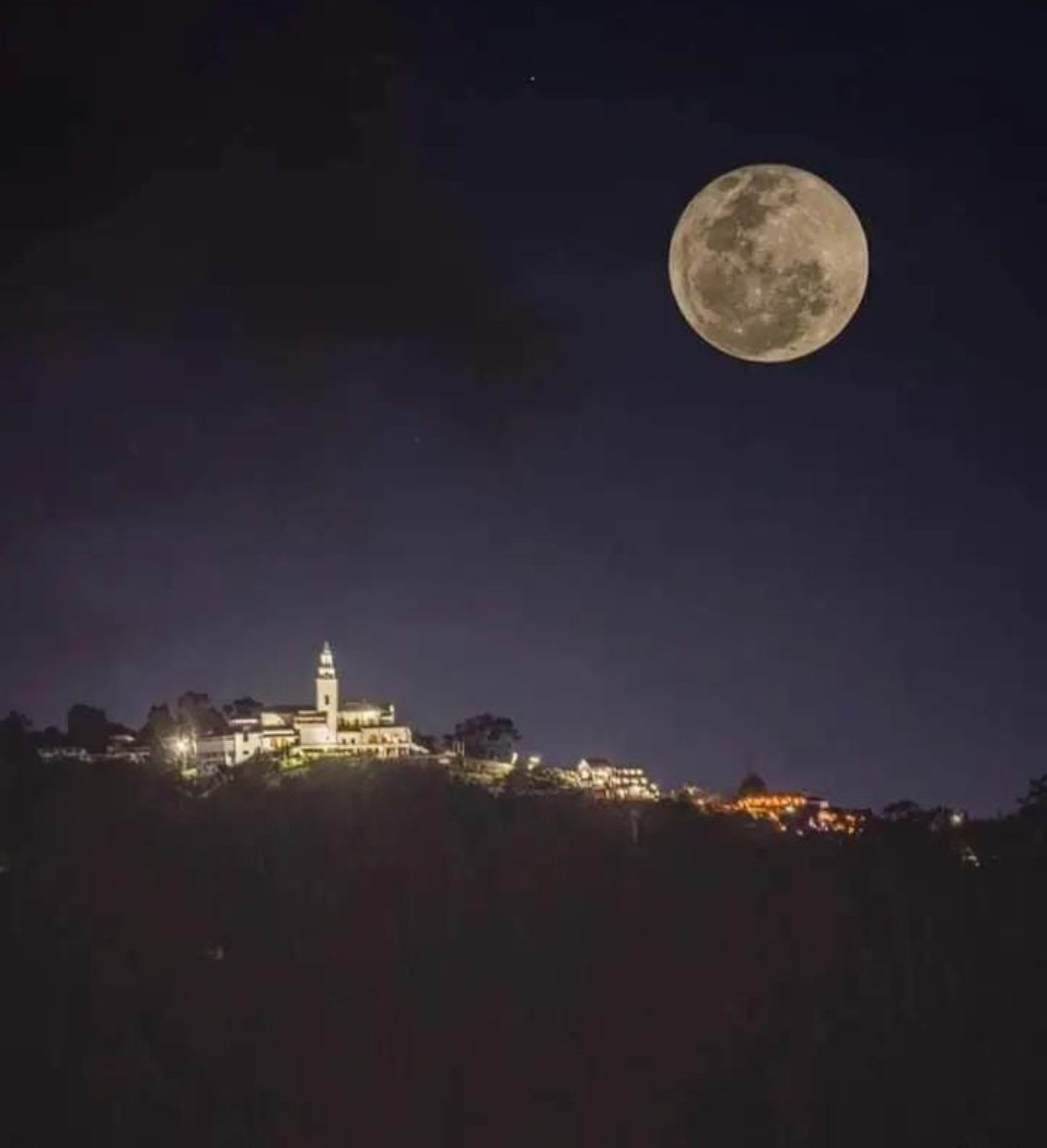 Dejen fotos de la luna que hubo hoy: