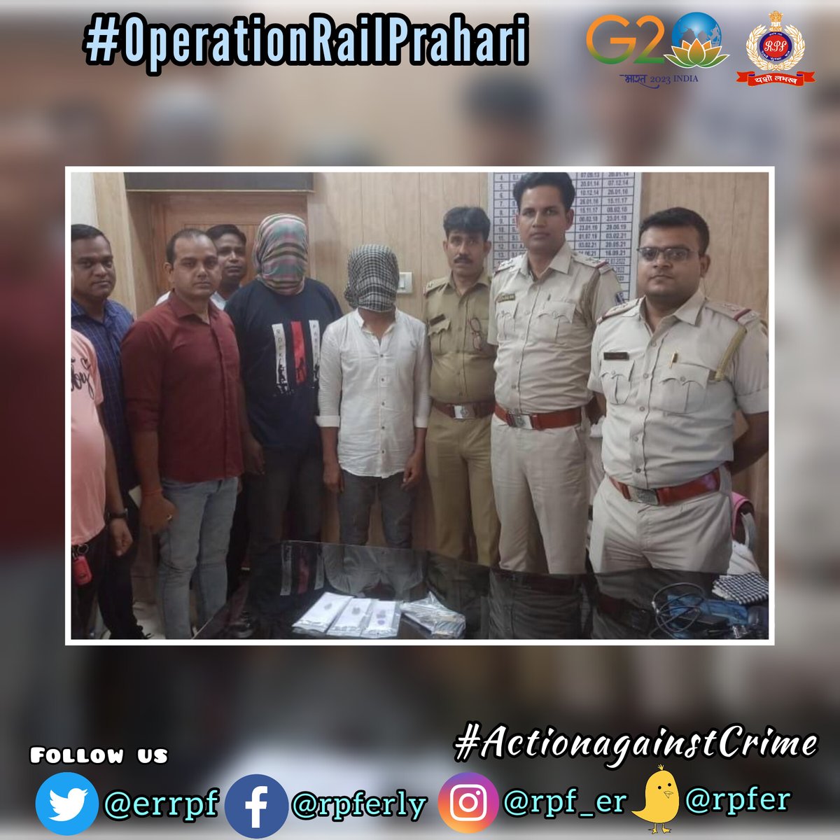 Snatching plan foiled....02 notorious armed criminals arrested....
#OperationRailPrahari
#Sentinelonrail 
#ActionagainstCrime 
@RPF_INDIA @RailMinIndia @EasternRailway