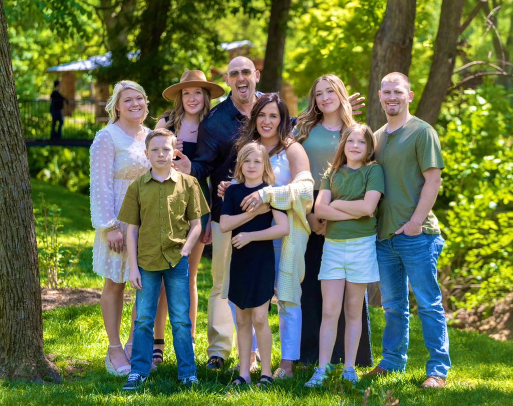 LOUDMOUTH_ETH's tweet photo. The LOUDMOUTH Family! 7 kids total, 5 girls &amp; 2 boys, 4 Grandkids, 3 boys &amp; 1 girl on the way. 
1 daughter-in-law. https://t.co/hbq7qQXO8e