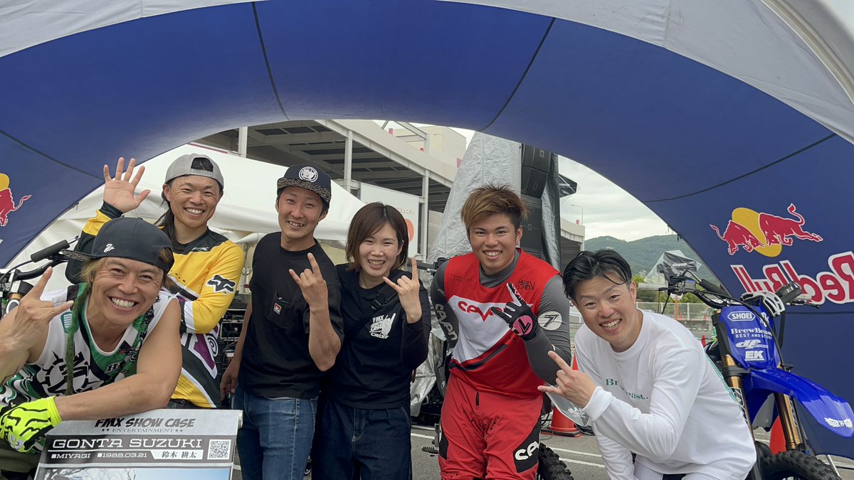 IkKazu's tweet image. 最高のパフォーマンスで終始興奮しっぱなし‼️
皆んなカッコよ過ぎ😍
写真もありがとうございました🎶
次はミニバイぱにっくで😁
#FMXSHOWCASE