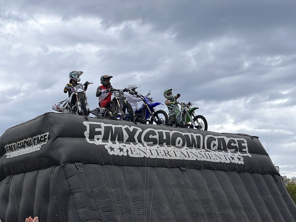 IkKazu's tweet image. 最高のパフォーマンスで終始興奮しっぱなし‼️
皆んなカッコよ過ぎ😍
写真もありがとうございました🎶
次はミニバイぱにっくで😁
#FMXSHOWCASE