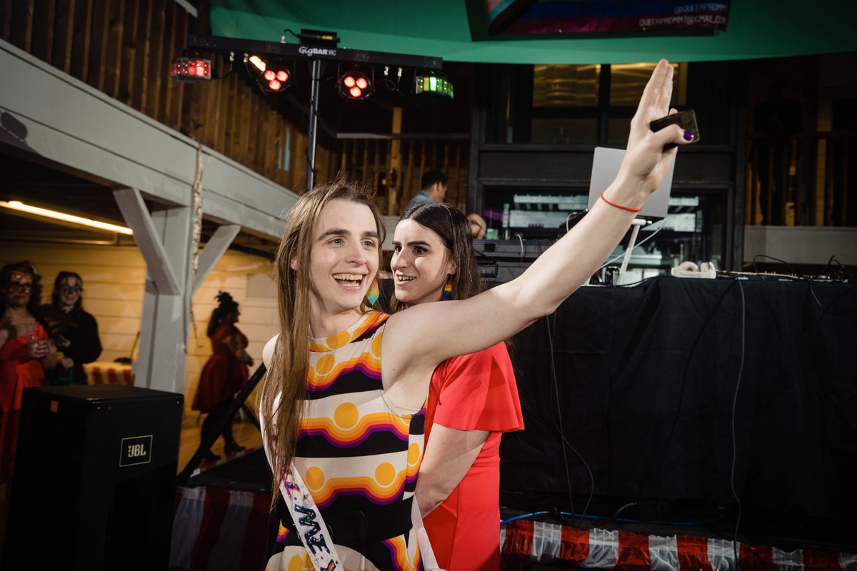 ZoAndBehold's tweet image. Tonight I asked Erin to marry me.

A year ago, I told Erin that I was looking for a love that felt like home.

I have found that and so much more. I have found my future, my family, and my forever.