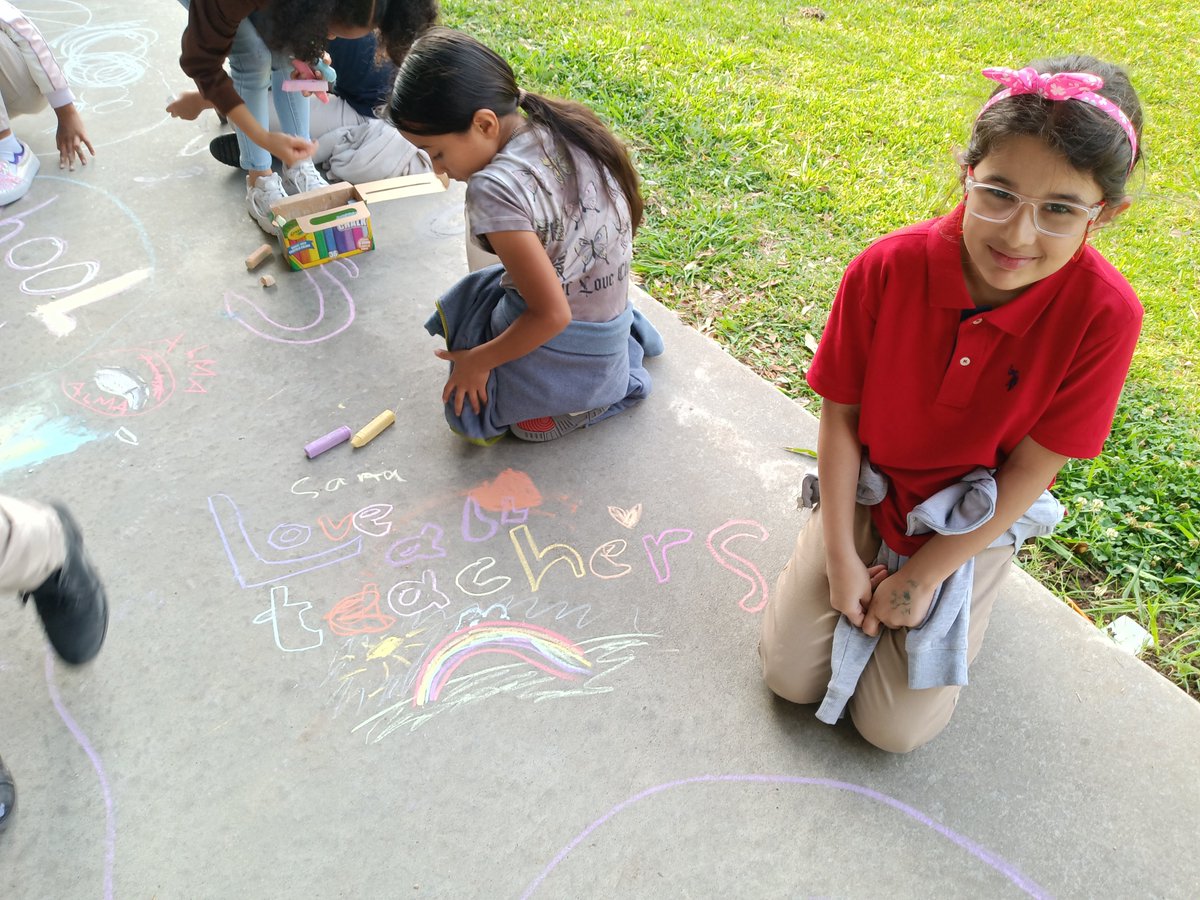 OrchLongfellow's tweet photo. Longfellow Orchestra students are so loving! #giveback @elem_longfellow @HISDFineArt @ArtLongfellow @HISDPolice @HISDElementary2 @HoustonSymphony https://t.co/Dh0jfVL3vI