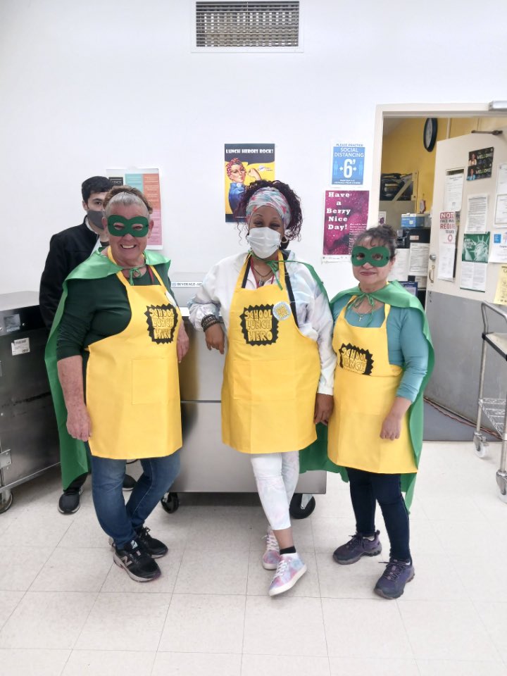 PVFoodServices's tweet photo. Just a few photos of our staff having fun w School Lunch Hero Day! #schoollunchheroday #pvpusd #schoolmealsthatrock https://t.co/nQFpzxXlZ1