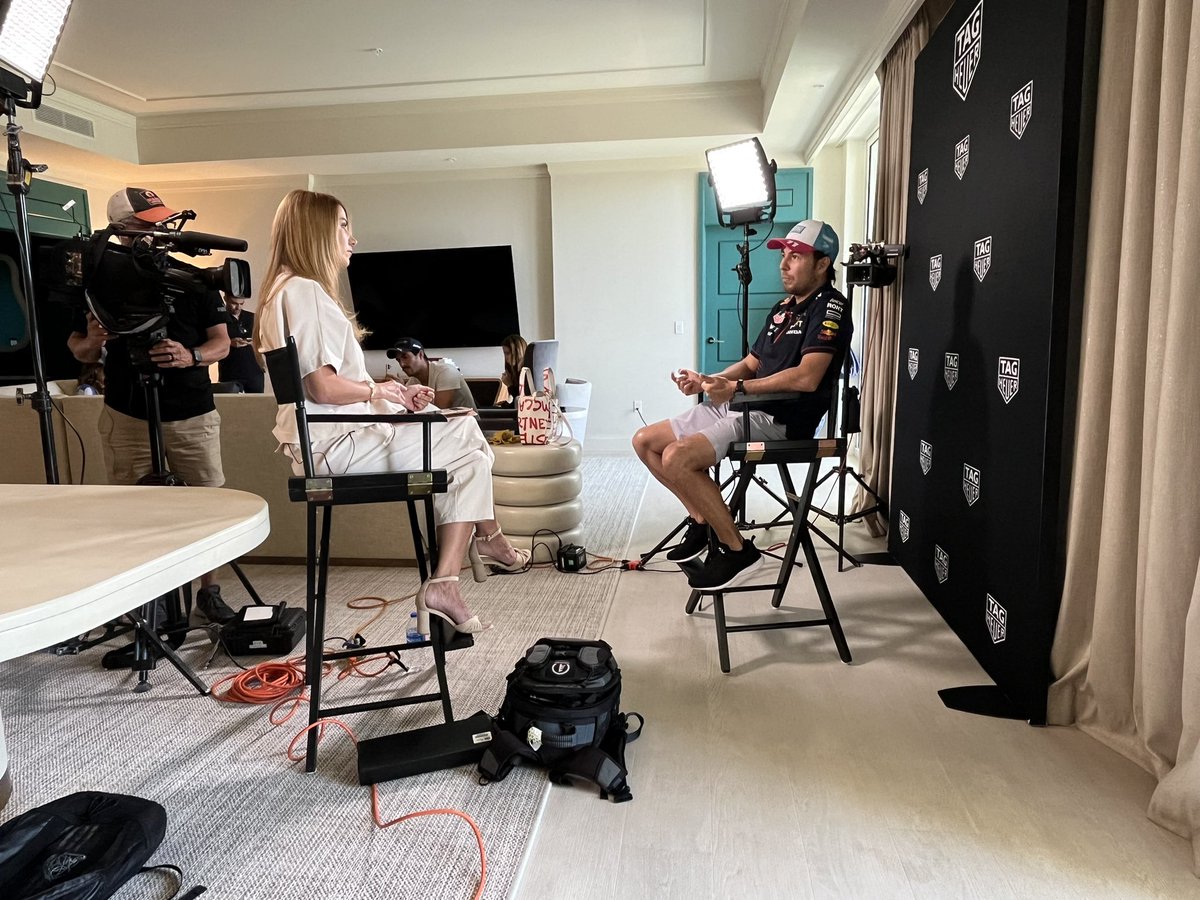 EliperezCNN's tweet photo. Luego de ganar en el circuito callejero de Bakú el domingo, @SChecoPerez llega a Miami con la ilusión de conseguir este fin de semana su tercera victoria de la temporada. Un gusto conversar nuevamente con el piloto mexicano en la capital del sol
#ChecoPérez 🇲🇽 #Formula1 @f1miami https://t.co/P3oKWAnFO2
