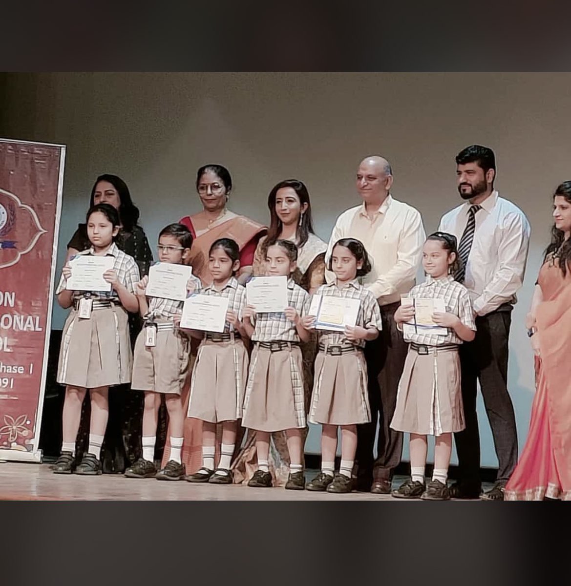 myra_anu's tweet photo. #Appreciationday 2022-23 #offlinesession Feeling great n motivated to receive certificates in all the subjects in Class 2. @ashokkp @y_sanjay @Kavita_hm @Shipra_Srivastv @ShandilyaPooja @vimmisan @ShikhaSaxenaais @TinaCho73727901 @sdg4all @SDGsForChildren https://t.co/QrfkQYaPIi