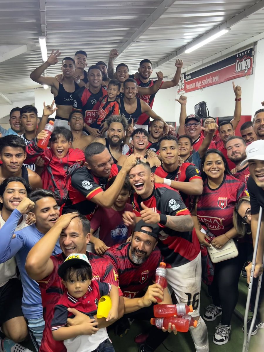 RonaldoLucena13's tweet photo. Soñemos y trabajemos todos juntos 🧗🏽‍♂️❤️🖤 Gracias Dios siempre 🙌, @Portuguesa_FC https://t.co/SKWipocj46