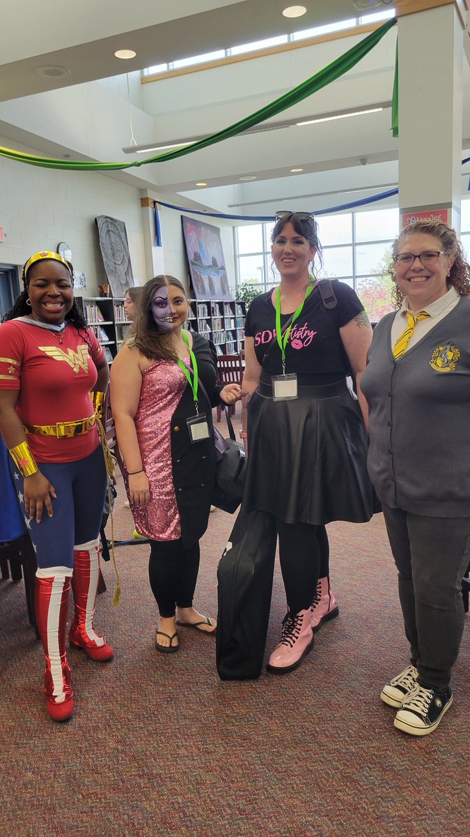 Library Lady, MLIS tweet media