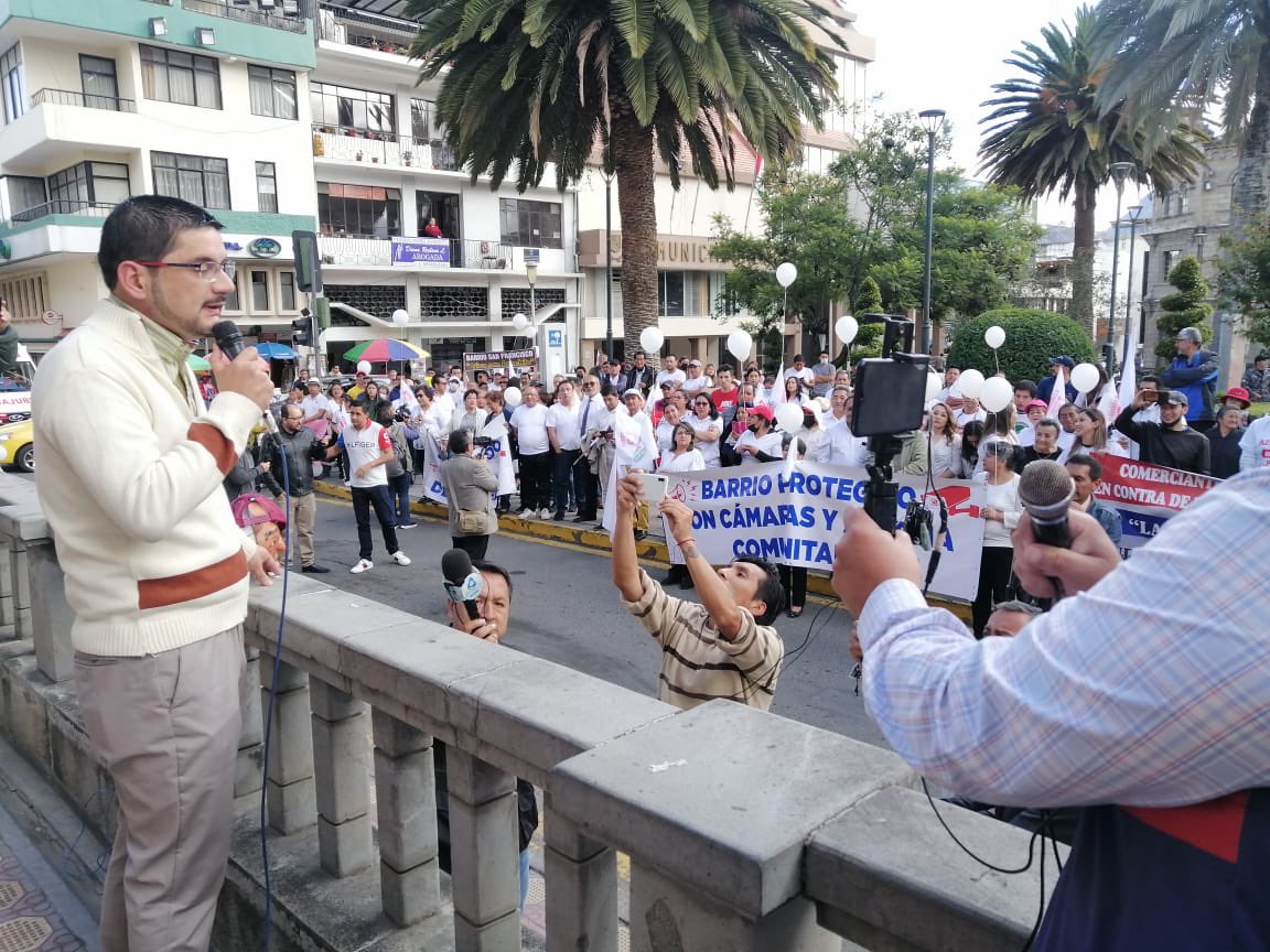 riwilo2002's tweet photo. Hemos recibido en la @GOBERCANAR una marcha ciudadana por la seguridad; importante sentir que esta batalla la enfrentamos juntos: Policia Nacional, instituciones y ciudadanía.

El compromiso del #GobiernoDelEcuador se acrecienta con el fin de obtener los resultados anhelados https://t.co/iridPB6pLy