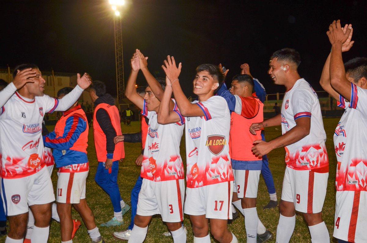 crypto_solflow's tweet photo. #Anual2023 | Zona 2 - Fecha 7 |
Final del partido. El Tricolor venció a Castañares con goles de Lautaro Gomez y Tomas Padilla. Para el conjunto de zona norte anotó Ignacio Flores. Con este resultado Cachorros se clasificó a la Copa Salta.
#RepúblicaCastañares 1
#LosCachorros 2 https://t.co/PKFwX0zrvE