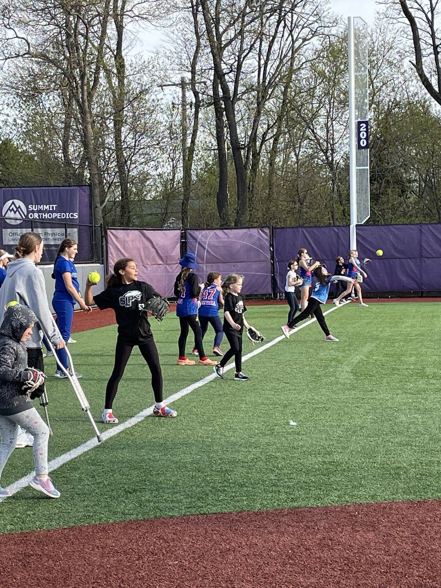 softball_slp's tweet photo. A successful Youth Night tonight #SLPPantherProud and a fun close game! https://t.co/Ok333jGR0O