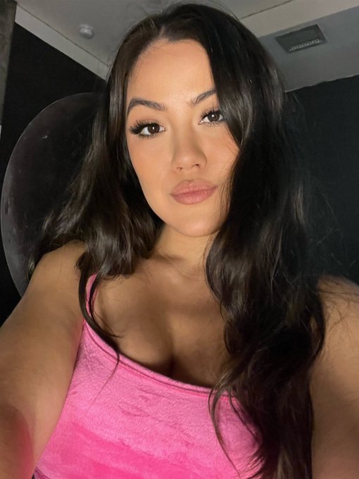 Going live 😘 https://t.co/UPhZMNkzBR