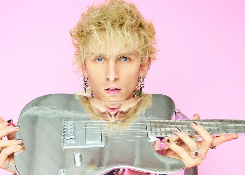 Stop what you’re doing and take a listen to the song “Doja Freestyle”, by Machine Gun Kelly and Cordae. The two recording artists posted in front of an old house take turns freestyling over a vicious beat. Read more: bit.ly/3nueMnF #machinegunkelly #cordae