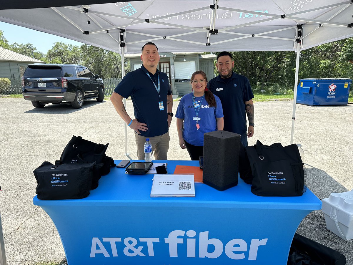 CarrizalesJudy's tweet image. Major shoutout to the leadership team at #ATTWestover @rtjaramillo12 @Albertoattemp for taking the lead with this new Business Fiber community! Signed up a customer on Day 1 and have multiple appointments scheduled for next week! #SmallBusinessWeek #STXFiberFlex @STXspeaks