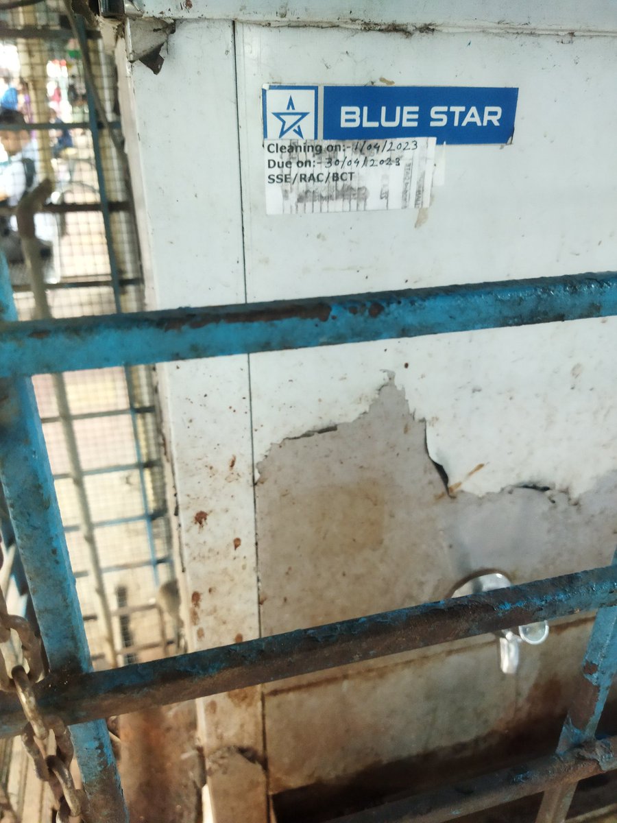 Golisocial's tweet photo. @drmbct @IRCTCofficial @RailwaySeva @srdcmbct @RailMadad Mumbaicentral local line drinking water tank is not cleaned 
3rd time posting the same issue but no action has been taken https://t.co/vTzbpaybUh