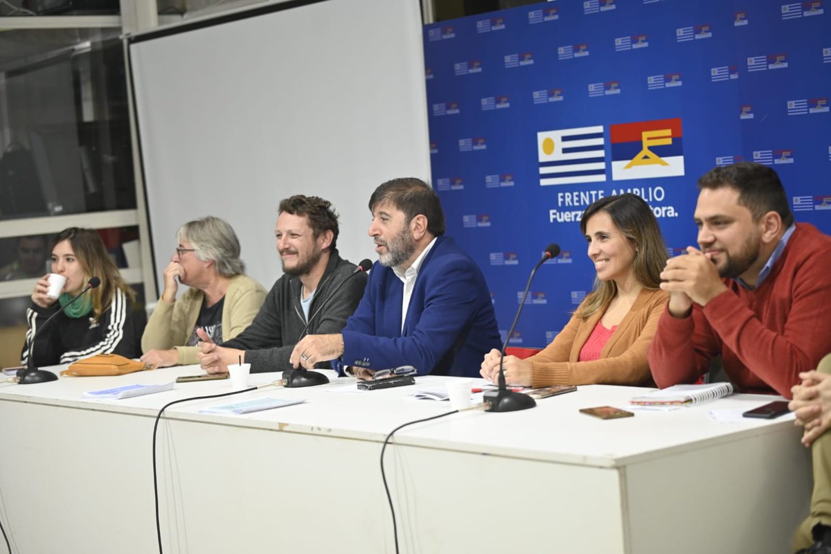 Comite_Marcha's tweet photo. Asamblea de la coordinadora B 
Comité Marcha dijo presente ✊
A seguir construyendo camino! 
@FAMontevideo
@coordinadorabfa 
🔴🔵⚪ https://t.co/swnYPQ5t0n