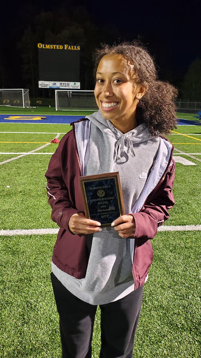 🦘NEW SCHOOL RECORD!!🦘
🚨🚨MEET MVP!! 🚨🚨
Big night for Sidney Sheppert!  New outdoor triple jump record of 34'0" while winning the event! She was 2nd in the 100m dash, on the 2nd place LJ relay, and on the first place 4x100m relay!
#StowTrack  #StowHops