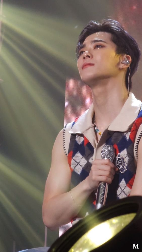 eunwooscake's tweet photo. i bet he was thinking about sleep or food https://t.co/7tUc0LqB12