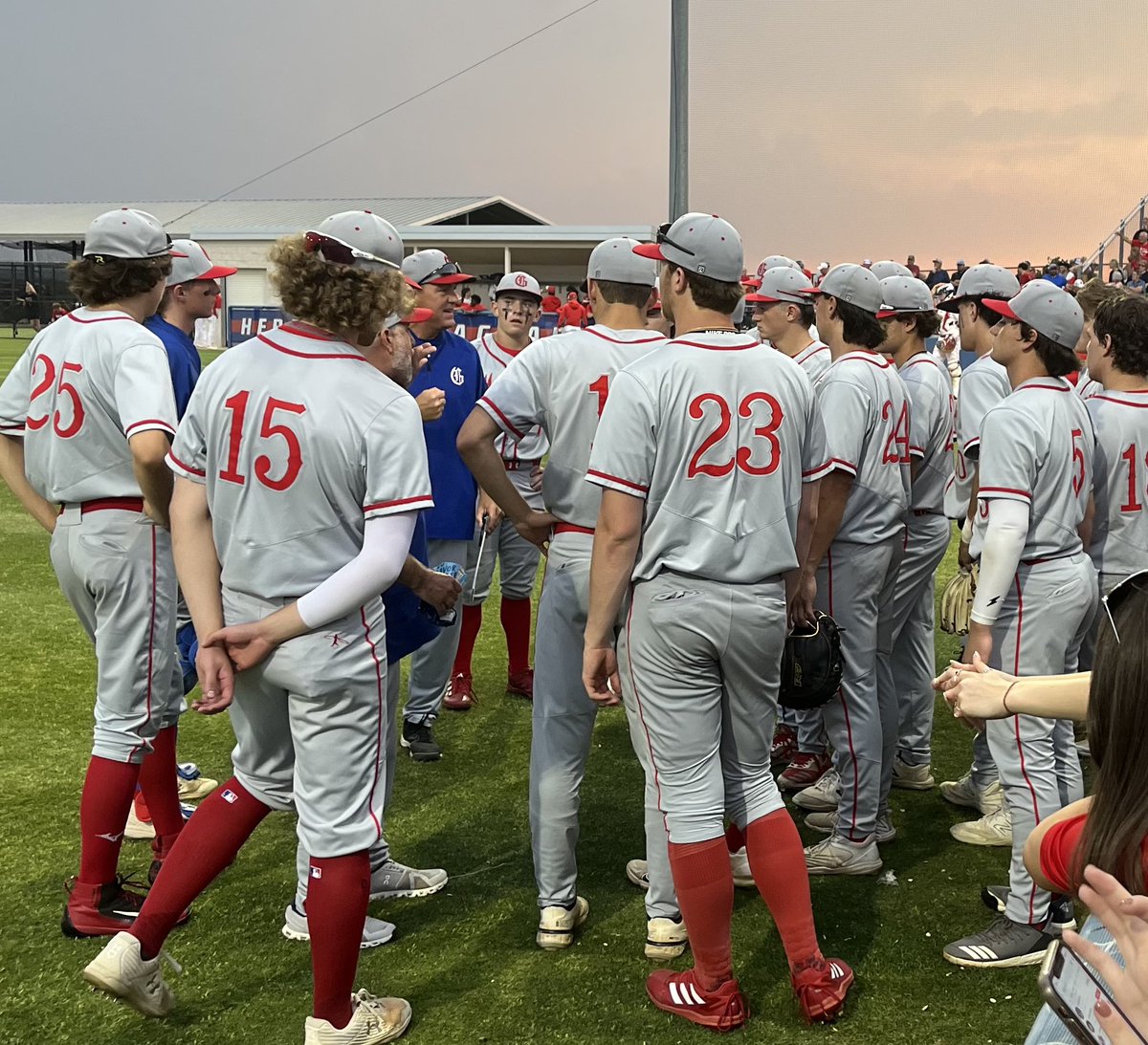 Congratulations, Coach Webster and Mustang Baseball! Hard fought 2-1 win over Midlo Heritage. Keep that 1-0 mentality!
#RahRahRahMustangsFight!