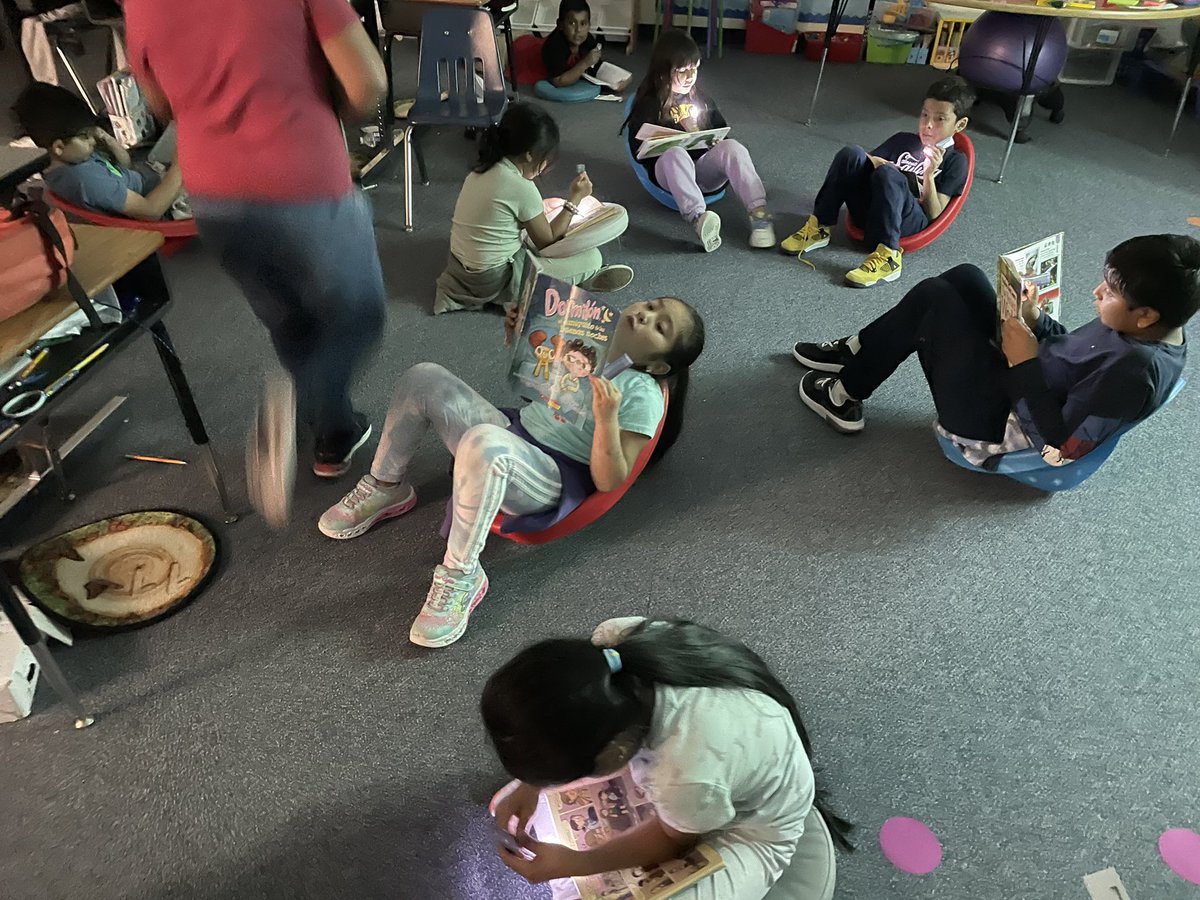 Sra_Wade's tweet photo. Flashlight reading is a BIG hit in my classroom! #SraWade2nd #christienation https://t.co/DZohLqnn11