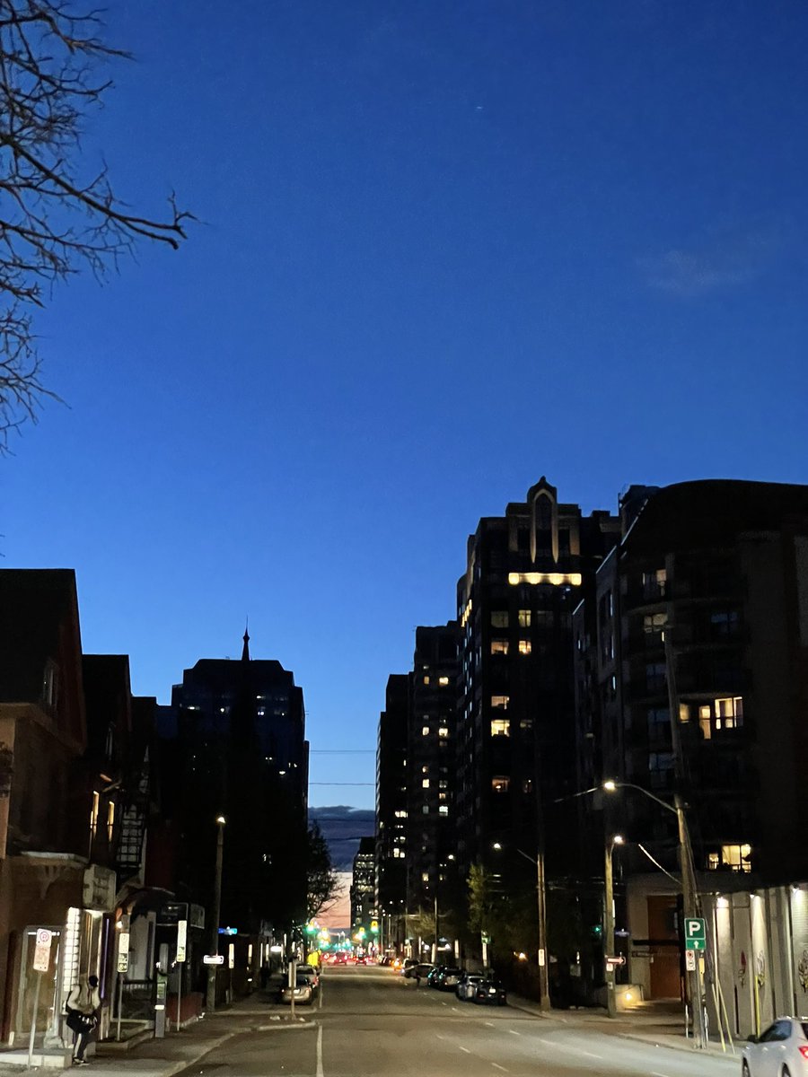 Presented to a big audience, went for a ☀️walk to Quebec (so close!) with my supervisor Sandra, had nice dinner with <a href="/DrIngeBirnie/">Dr Inge Birnie</a> <a href="/Angela_deBritos/">Angela de Britos</a> <a href="/AntoinetteOISE/">Antoinette Gagné</a> <a href="/SunnyLauMC/">SunnyLau</a> 🙏🏼 and reflected on how privileged I feel to travel, work and meet so many amazing people at #CCERBAL