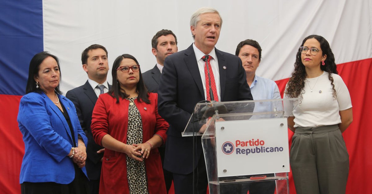 yuppstay's tweet photo. El peor error que puede cometer la Gente es votar por Los del rechazo.
Ni Chile seguro ni republicanos ni pdg. La Unica que nos garantiza justicia social es la LISTA D, Unidad para chile. Haber si por fin ahora no vemos rostros así 🤡:
#ListaD #UnidadParaChile #Rechazo #mayo7 https://t.co/itDd4vRQLN