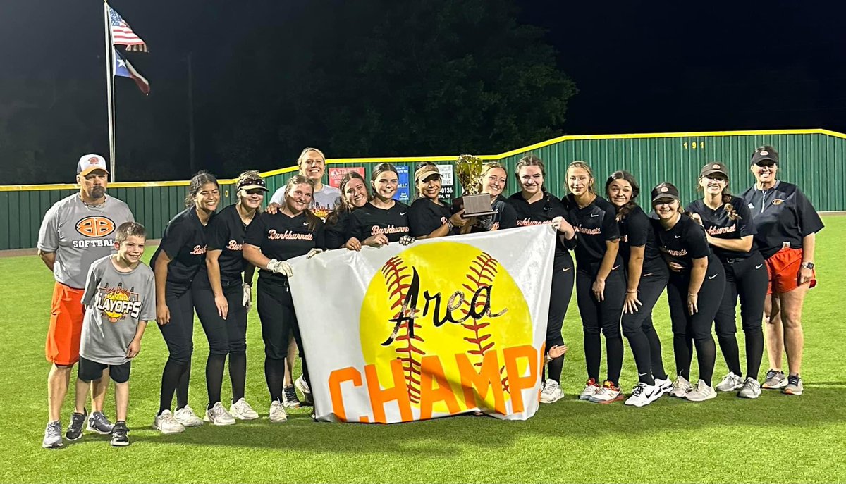 Your Lady Bulldogs are AREA CHAMPIONS!!!
These girls fought hard the entire time and NEVER gave up! They showed true determination and wasn’t going down without a fight. Great job girls! 
Game ☝🏽: 4-0
Game ✌🏽: 2-1

ON TO THE NEXT ONE 💪🏽🥎