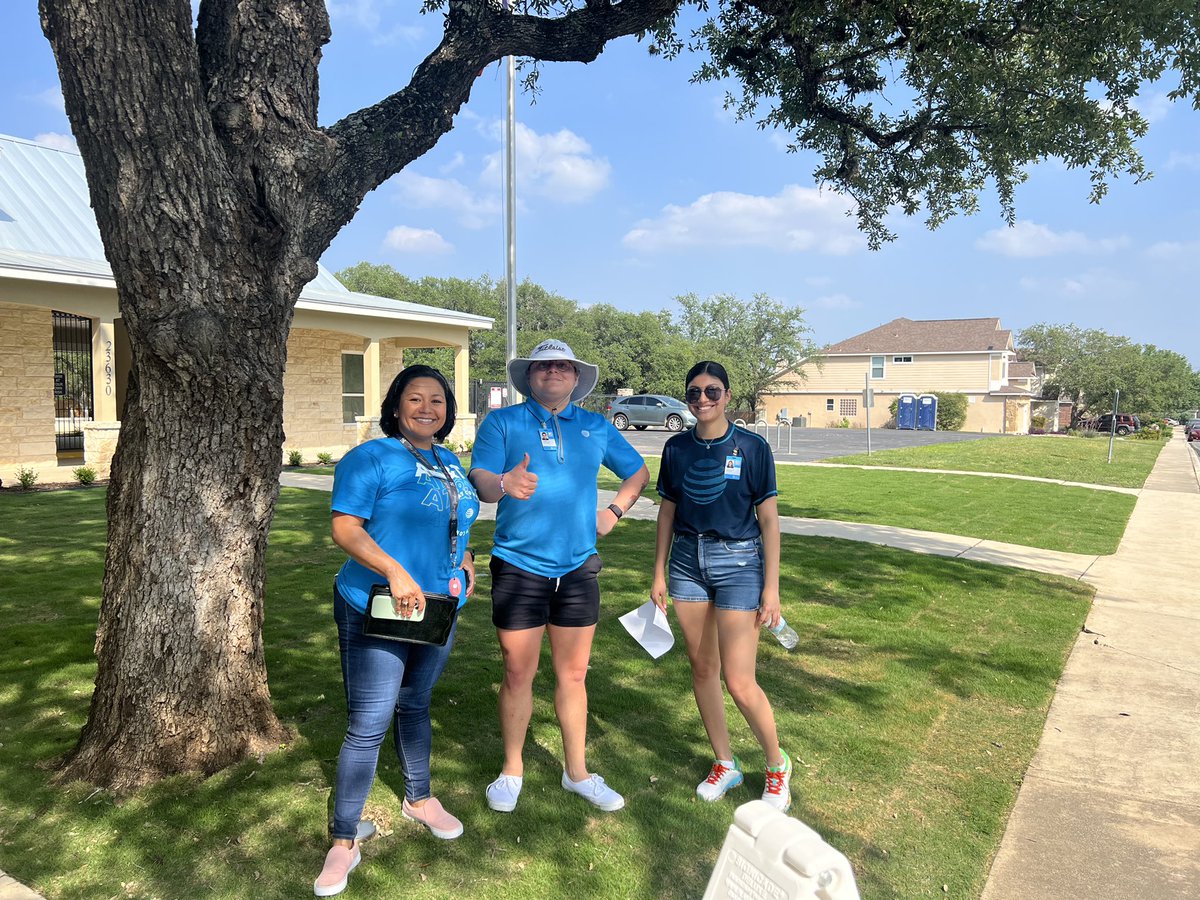 CarrizalesJudy's tweet image. Cinco De Mayo Fiber Fiesta with SA West and SA East! So much success with this first micro trench build in San Antonio! @tony_stx @keith_turgeon @jessermontez #STXFiberFlex