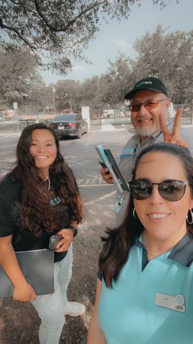 CarrizalesJudy's tweet image. Cinco De Mayo Fiber Fiesta with SA West and SA East! So much success with this first micro trench build in San Antonio! @tony_stx @keith_turgeon @jessermontez #STXFiberFlex