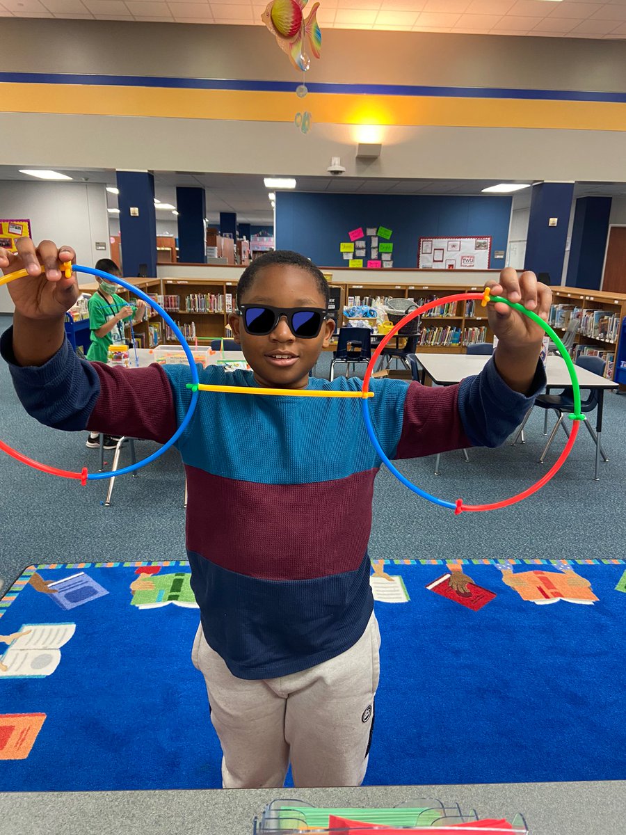 MrsStockton_'s tweet photo. 4th grade MakerSpace in the library. I love seeing all the different things the kids make using the same supplies! @duryeaschool https://t.co/pPUCcu9JAK