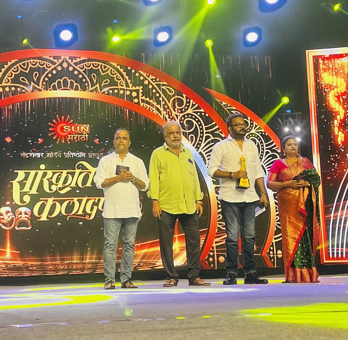 girishwankhede's tweet image. Honoured to present the Best Playwright Award’ to Prakash Bhagwat. #MohanJoshi and #KumarSohoni received the Lifetime Achievement Awards, #nageshbhonsle handed some prestigious awards to the winners along with #samirchaughule and #AnantJog…