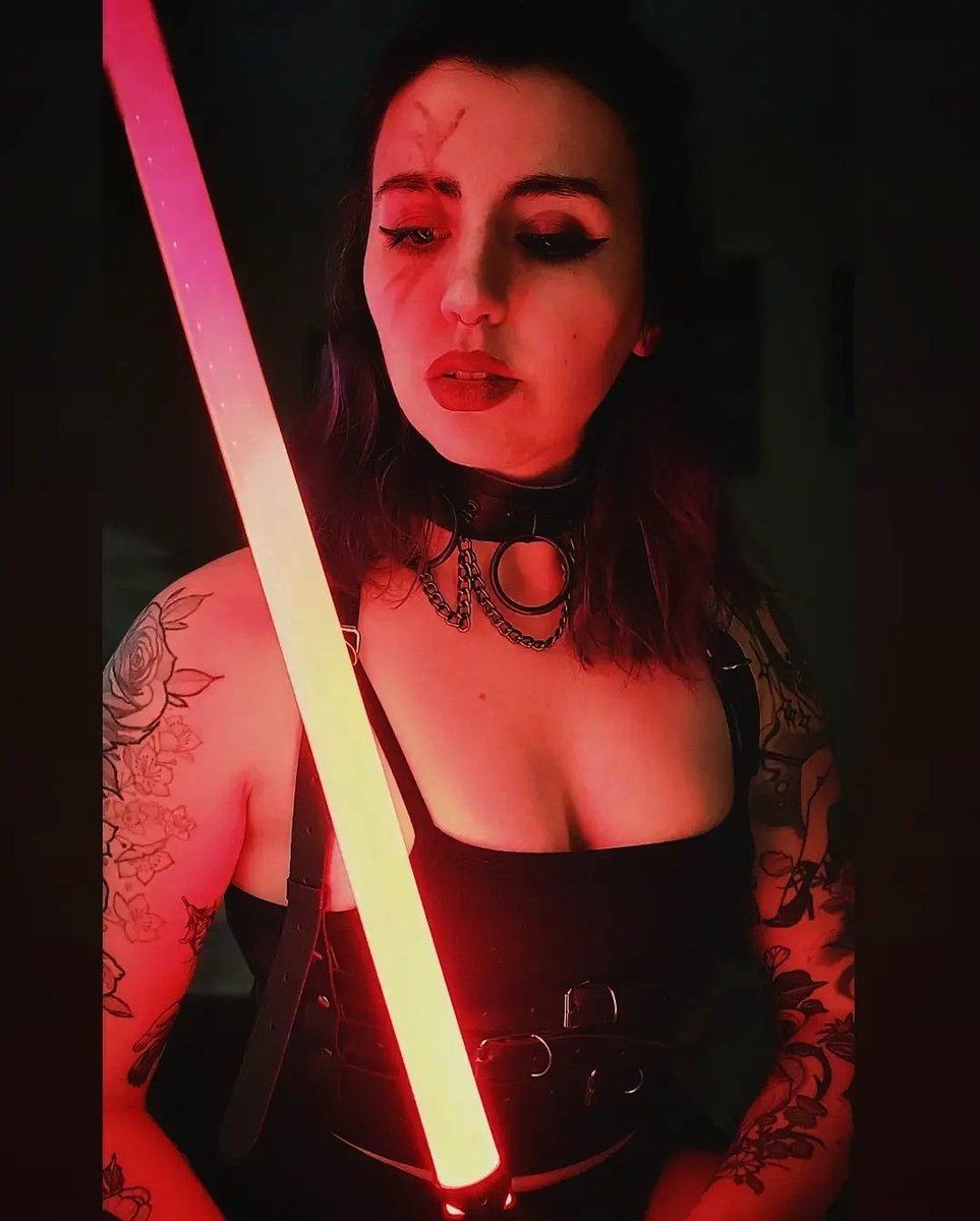 "Let me tell you about the dark side. Typical Jedi propaganda to name it so. Let me give it another name. Let's call it the truth" - ASAJJ VENTRESS
Last minute Sith #cosplay
I need to come up with name 🤔