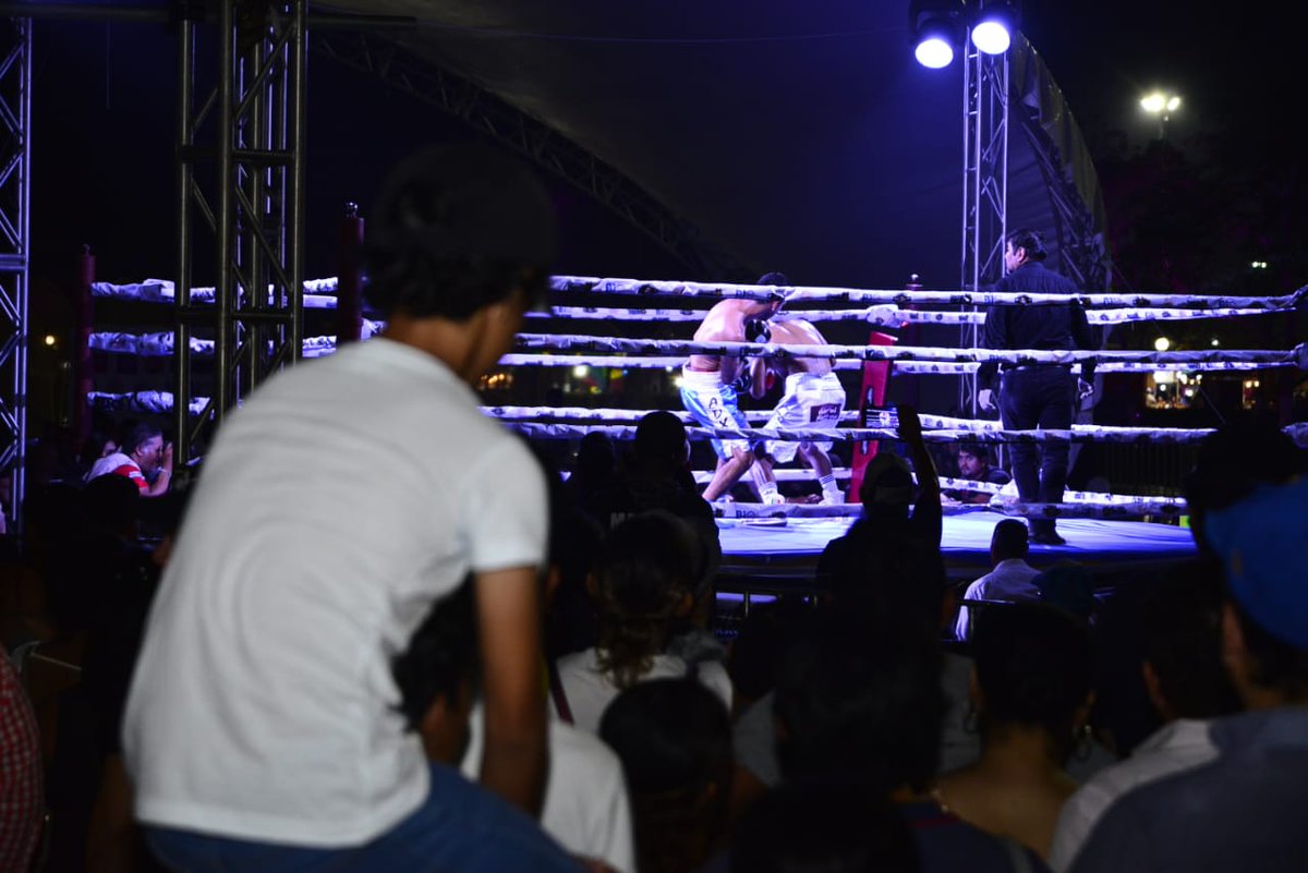 DiarioPresente's tweet photo. #FeriaTabasco2023🌺 'Viernes de feria'; A pesar del calor, hoy los tabasqueños disfrutan de esta noche con #Box, #KarmitoJr, y muchas más atracciones dentro del #ParqueTabascoDoraMaría.
Vía: Carlos Castro
➡ https://t.co/LmtfwKRi00 https://t.co/36Dk7Udq09