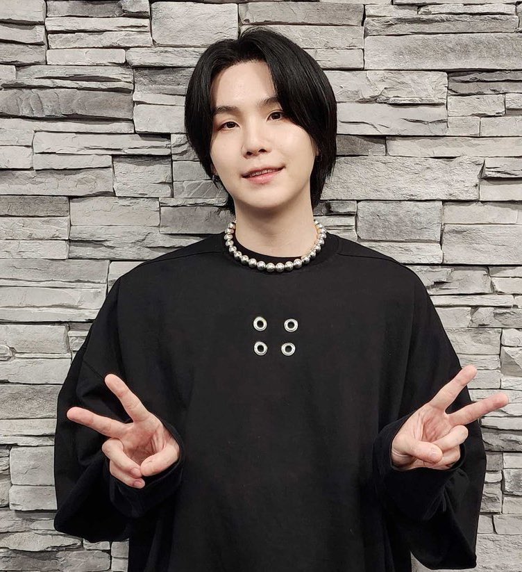 HIS GOOD BOY SMILE IM GONNA CRY THATS MY PRECIOUS ONE 🥹